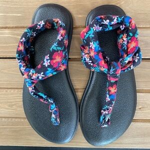 Sanuk Black and Floral Sandals Size 6.5